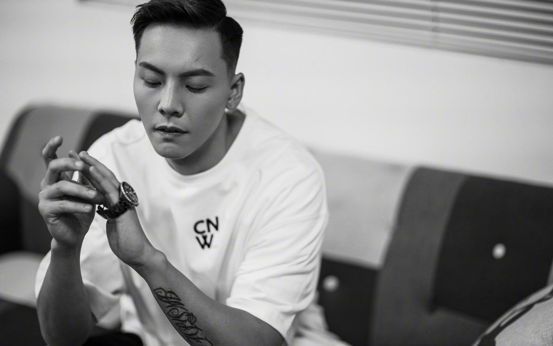 九游娱乐官网 (jiuyou)-【罚分争议】比赛中最具争议的判罚时刻回顾，比赛罚款