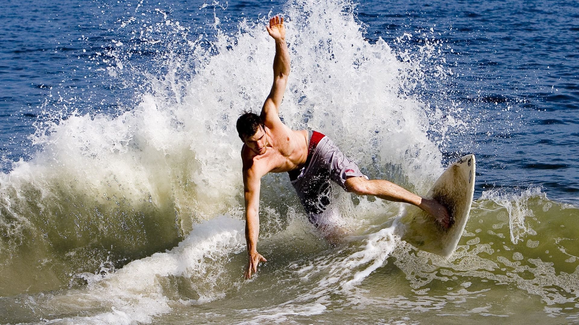 决赛焦点 阿莱克西不惧强敌冲线，阿莱克西亚第一形态